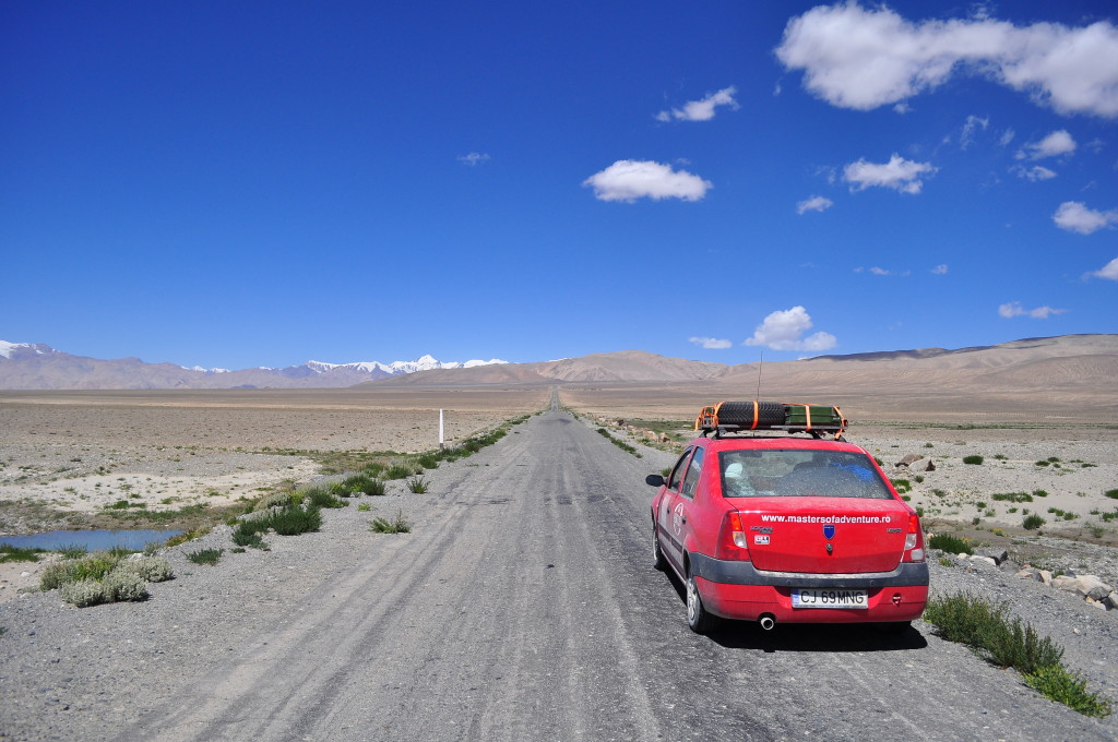 Road near Karakul lake